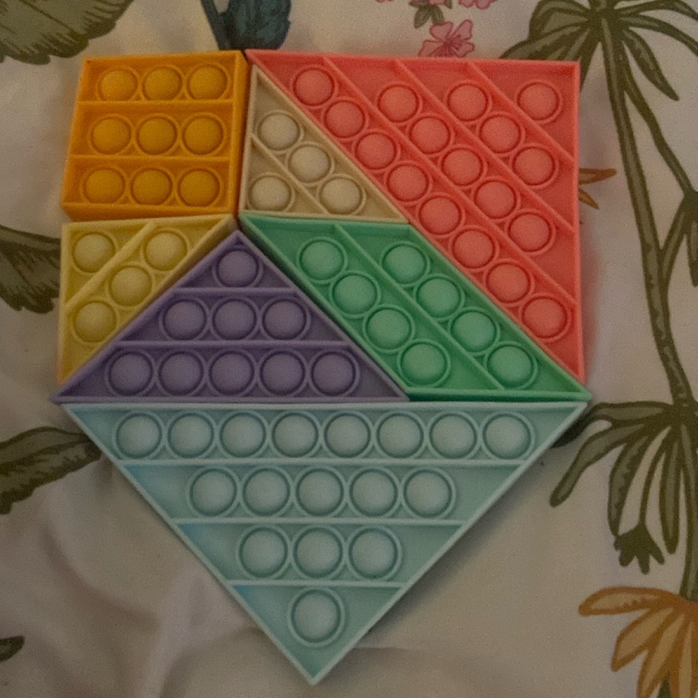 Shape pop it’s. Different shapes. Great condition. Barely used.
